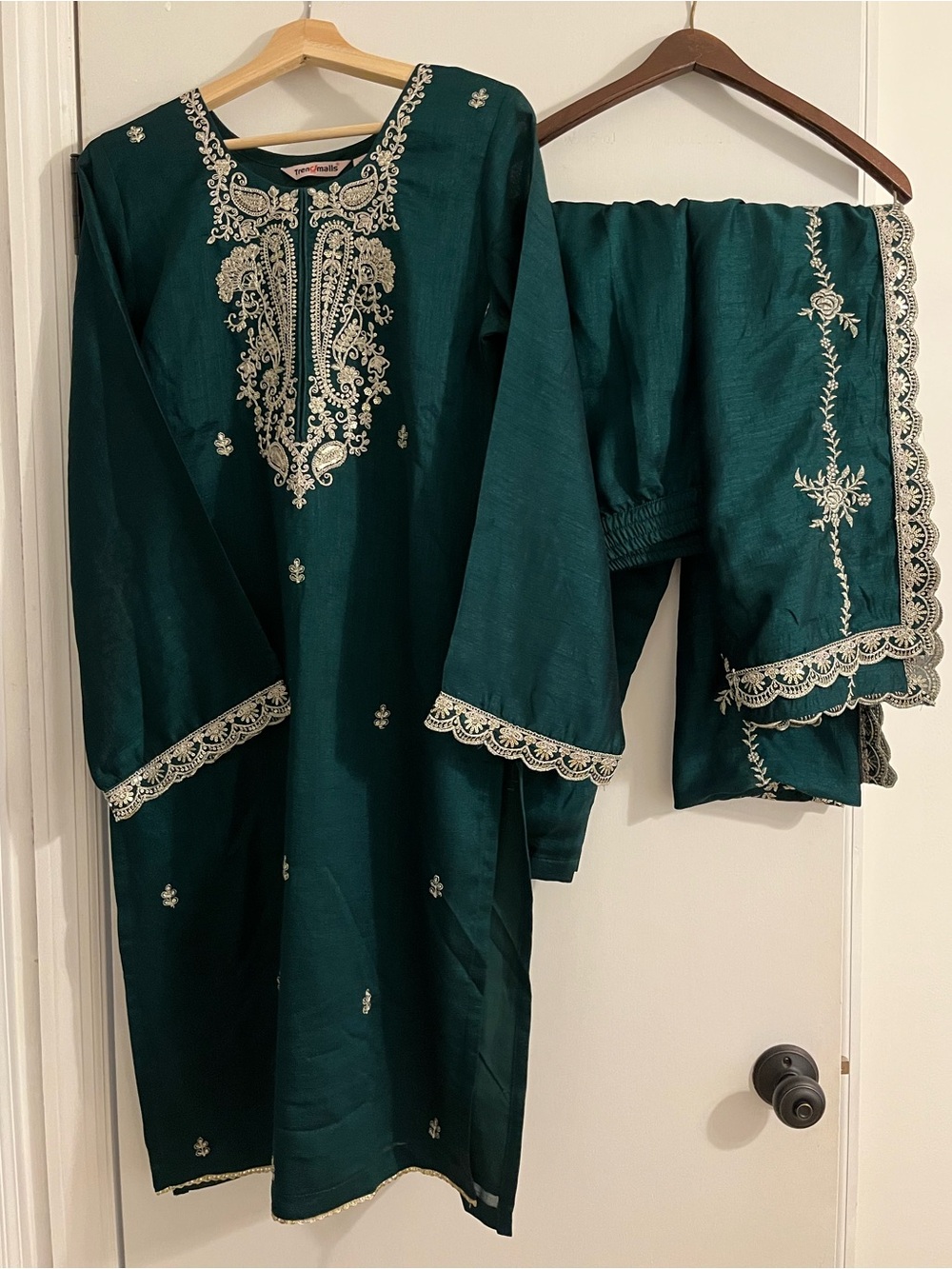 Women’s Art Silk Embroidery Sequence Kurta Pant Set with Dupatta Salwar Suit Set - Picture 8 of 8